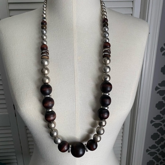 Vintage looking wood and silver bead necklace - Picture 3 of 4